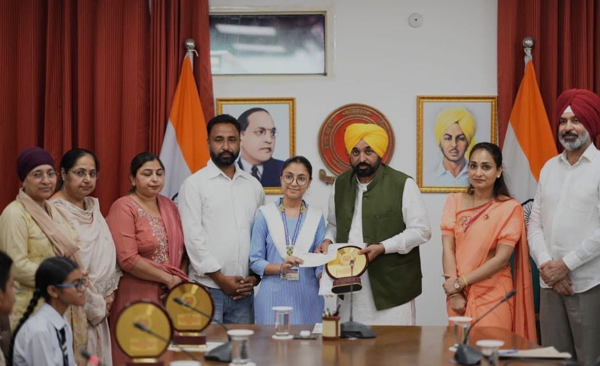 PSEB Class 10 Toppers 2026 को CM ने किया सम्मानित